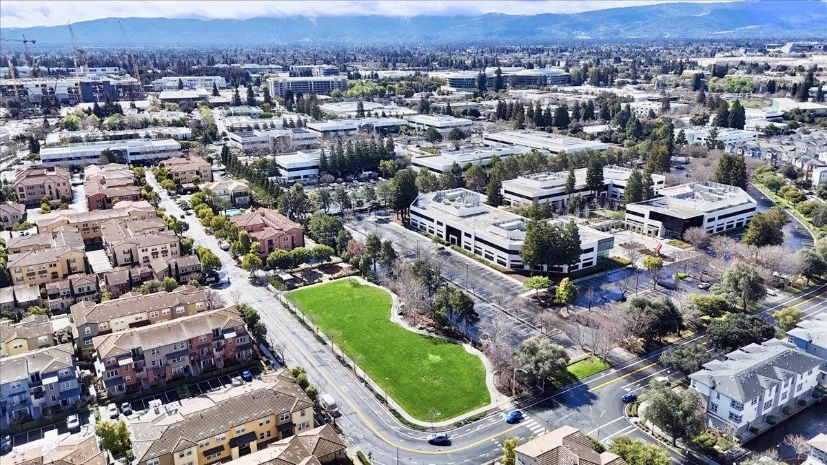 Detail Gallery Image 25 of 29 For 592 San Remi Ter, Sunnyvale,  CA 94085 - 2 Beds | 2/1 Baths