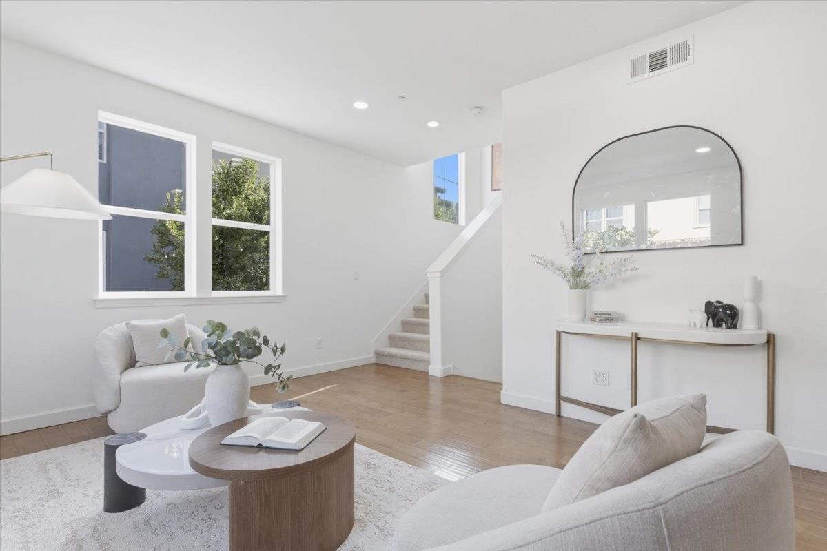 Detail Gallery Image 3 of 29 For 592 San Remi Ter, Sunnyvale,  CA 94085 - 2 Beds | 2/1 Baths