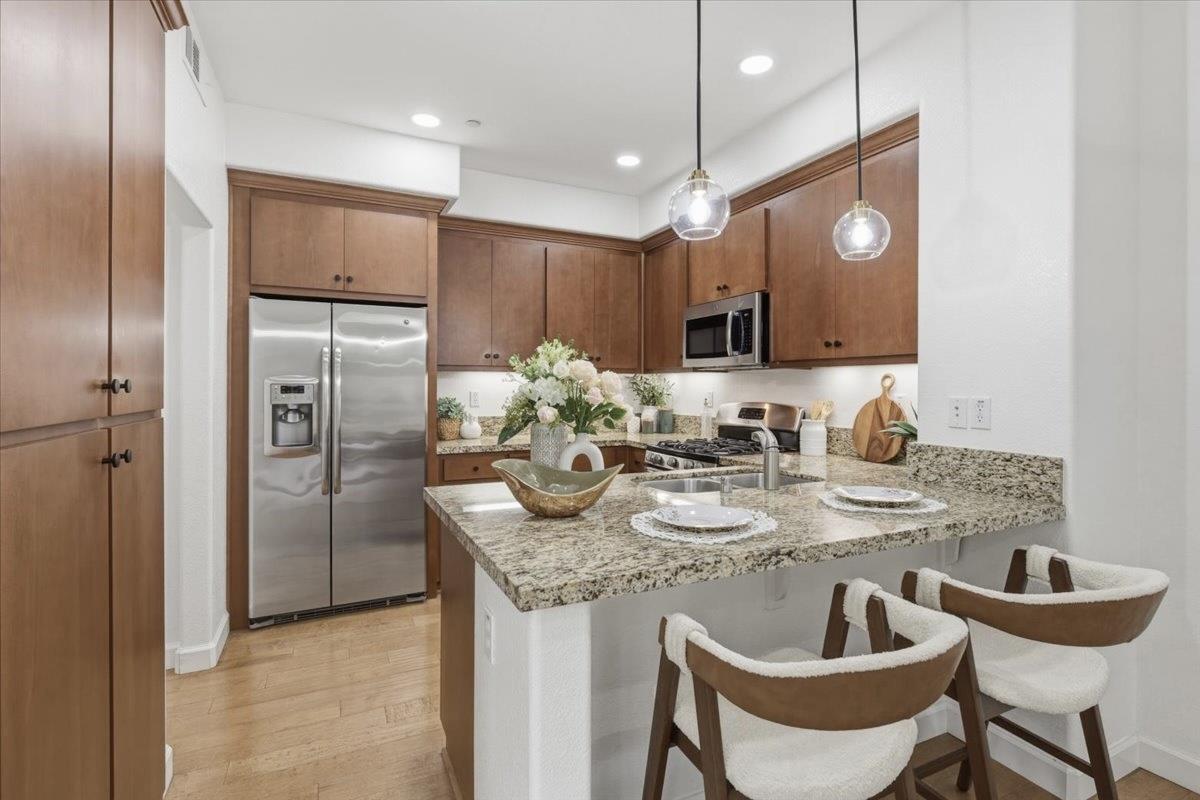 Detail Gallery Image 7 of 29 For 592 San Remi Ter, Sunnyvale,  CA 94085 - 2 Beds | 2/1 Baths