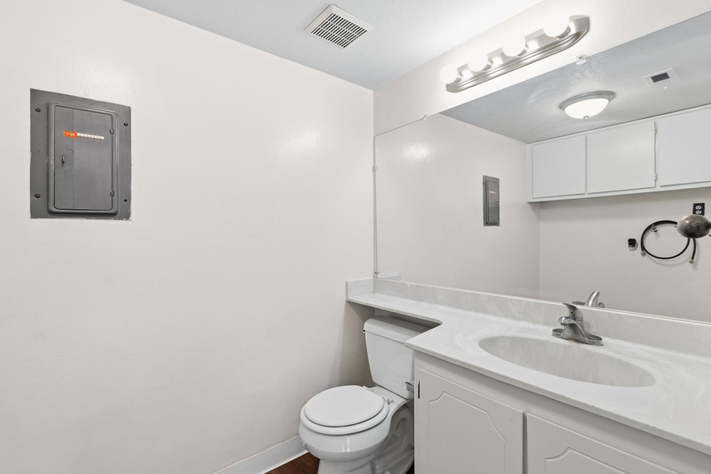 Detail Gallery Image 13 of 29 For 1311 Arbor Park Dr, San Jose,  CA 95126 - 3 Beds | 1/1 Baths