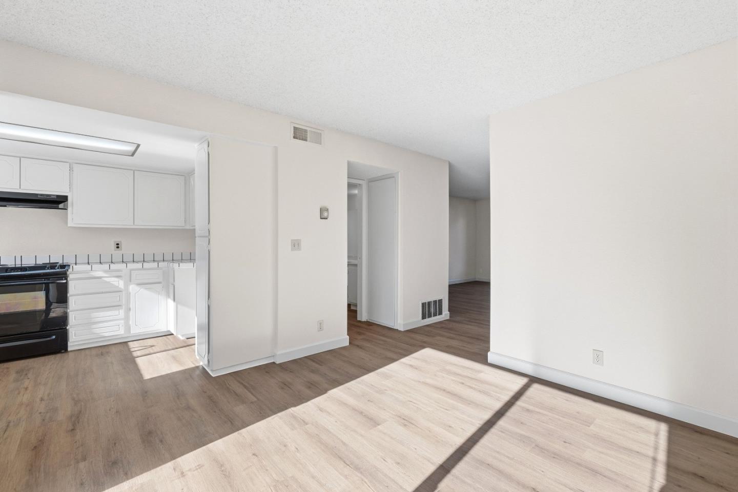 Detail Gallery Image 8 of 29 For 1311 Arbor Park Dr, San Jose,  CA 95126 - 3 Beds | 1/1 Baths