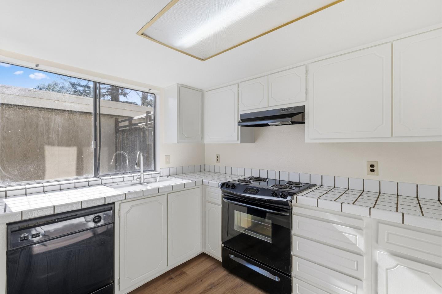 Detail Gallery Image 9 of 29 For 1311 Arbor Park Dr, San Jose,  CA 95126 - 3 Beds | 1/1 Baths