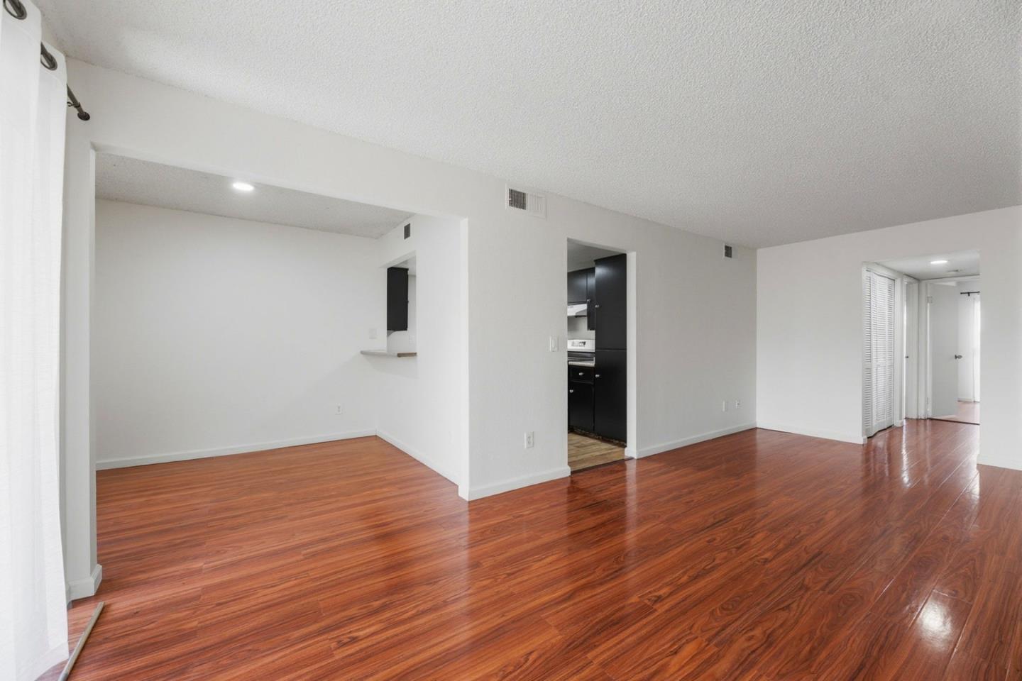 Detail Gallery Image 4 of 45 For 7 Las Moradas Cir, San Pablo,  CA 94806 - 2 Beds | 2 Baths