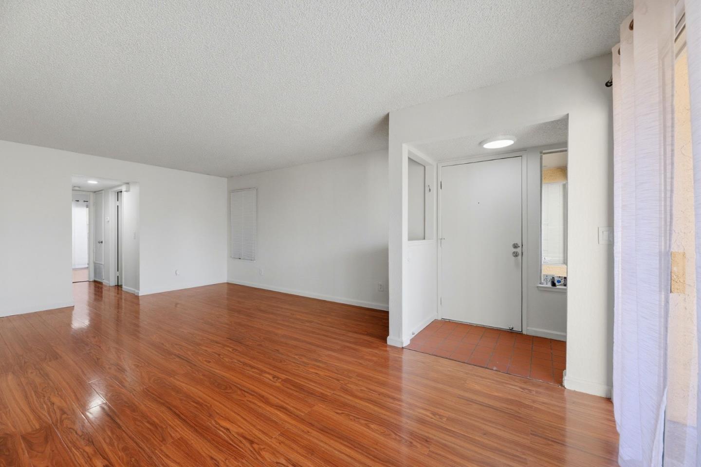 Detail Gallery Image 5 of 45 For 7 Las Moradas Cir, San Pablo,  CA 94806 - 2 Beds | 2 Baths