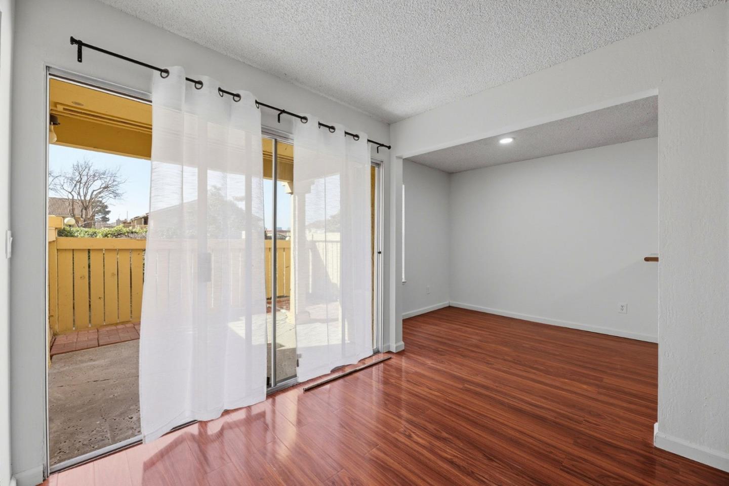 Detail Gallery Image 6 of 45 For 7 Las Moradas Cir, San Pablo,  CA 94806 - 2 Beds | 2 Baths