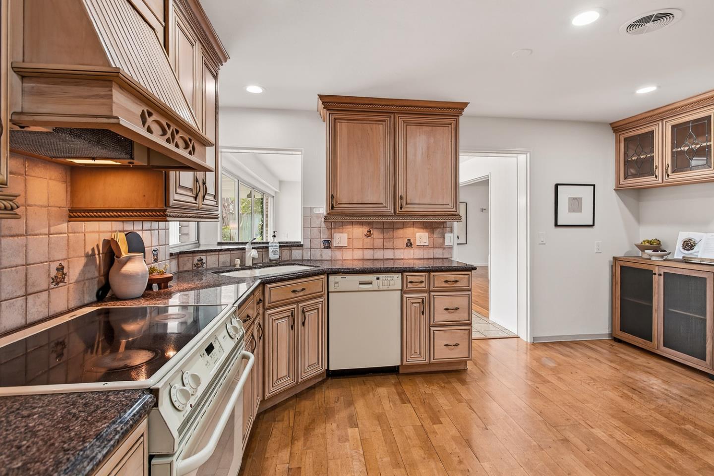 Detail Gallery Image 10 of 30 For 83 Doud Dr, Los Altos,  CA 94022 - 4 Beds | 2 Baths