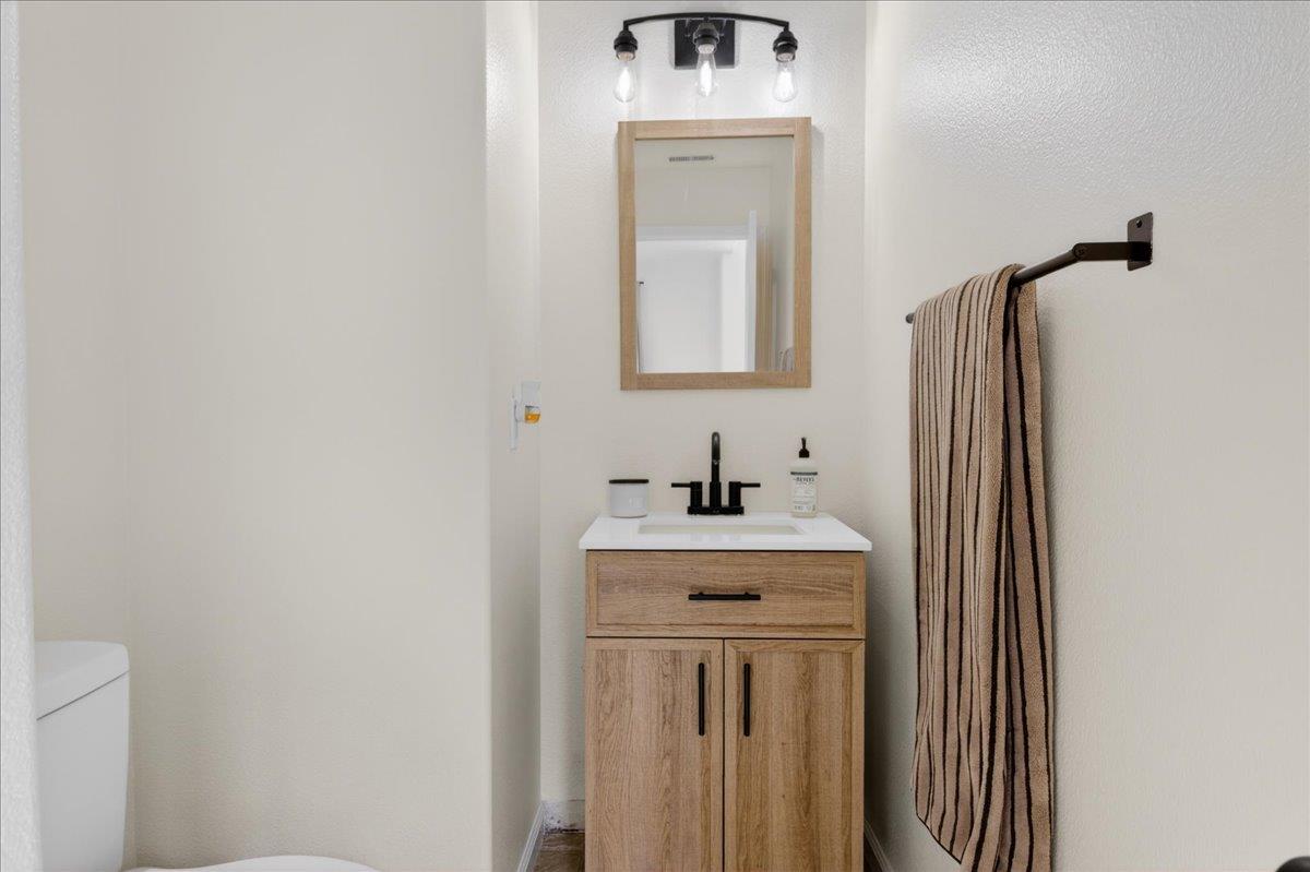 Detail Gallery Image 13 of 31 For 1960 Bradbury St, Salinas,  CA 93906 - 3 Beds | 2/1 Baths
