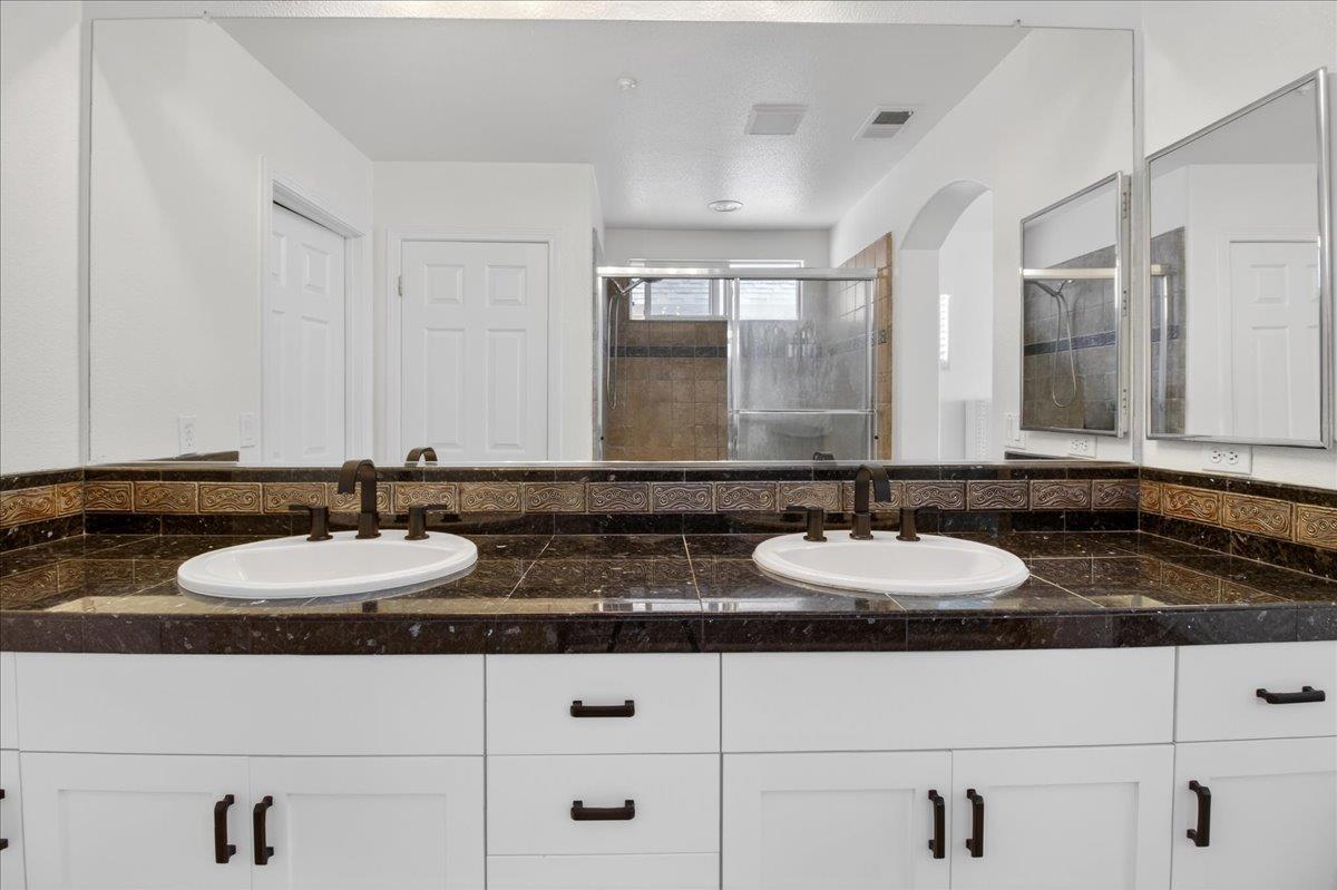 Detail Gallery Image 18 of 31 For 1960 Bradbury St, Salinas,  CA 93906 - 3 Beds | 2/1 Baths