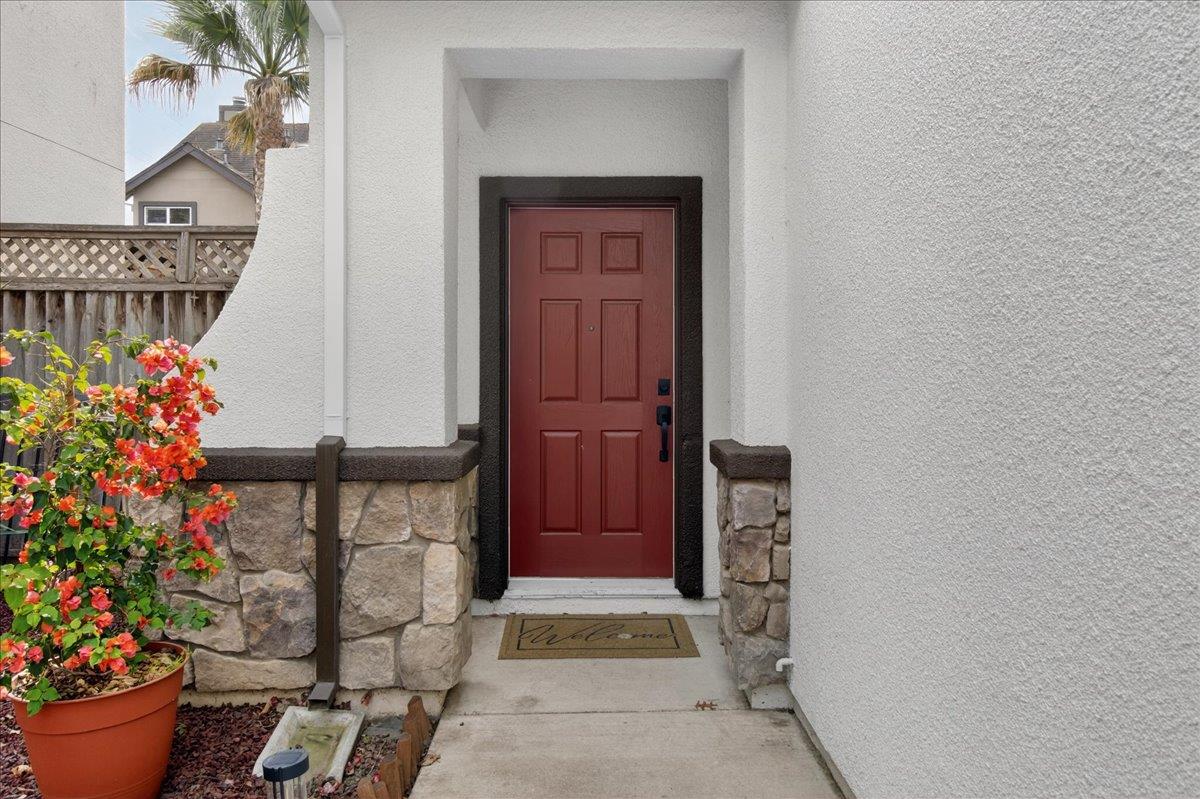 Detail Gallery Image 4 of 31 For 1960 Bradbury St, Salinas,  CA 93906 - 3 Beds | 2/1 Baths