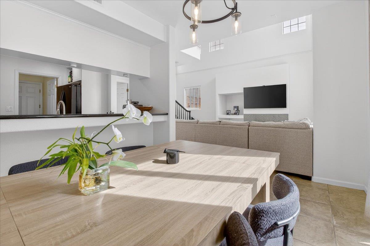 Detail Gallery Image 9 of 31 For 1960 Bradbury St, Salinas,  CA 93906 - 3 Beds | 2/1 Baths