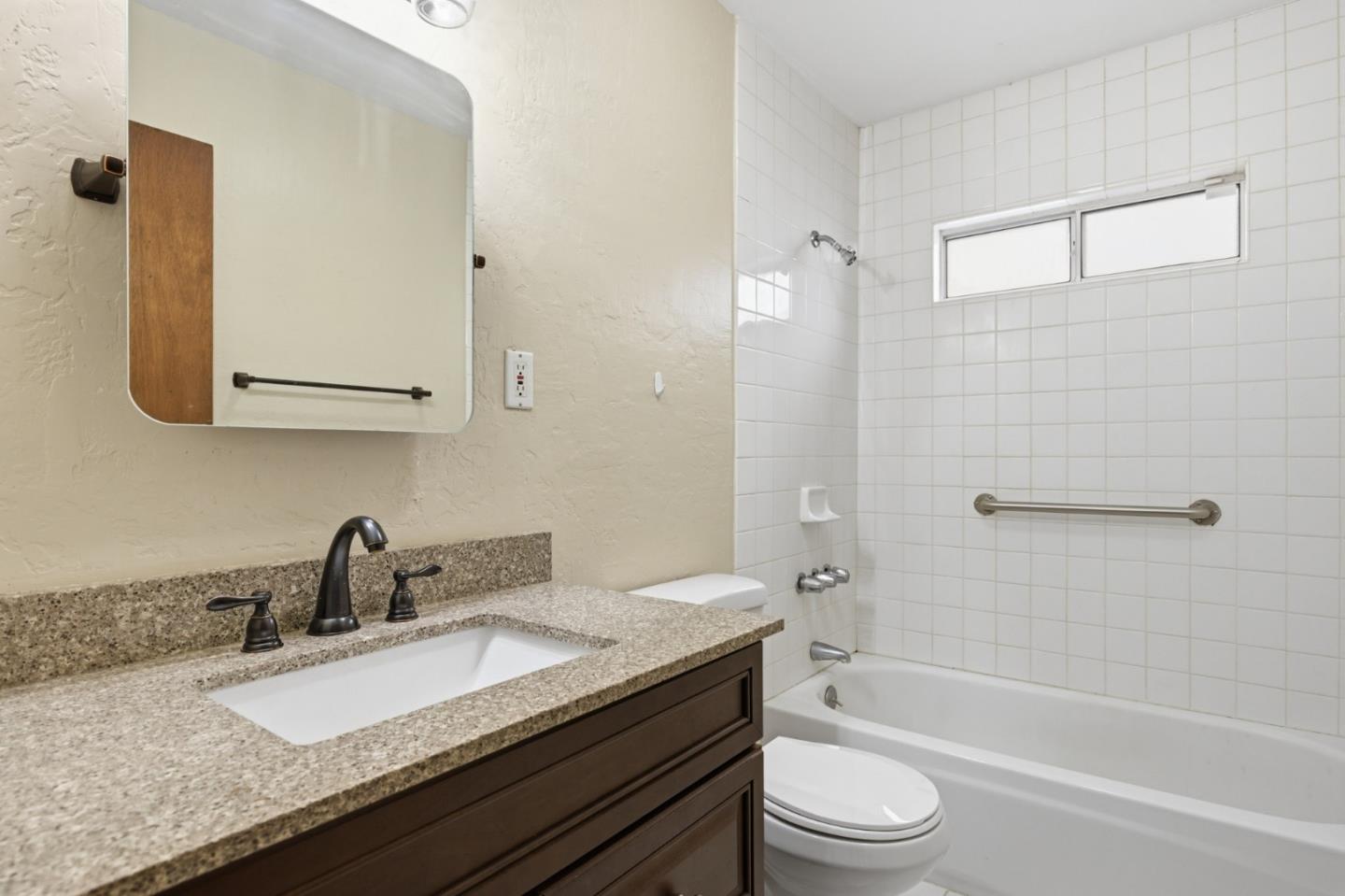 Detail Gallery Image 10 of 21 For 1233 Hilby Ave, Seaside,  CA 93955 - 3 Beds | 1/1 Baths