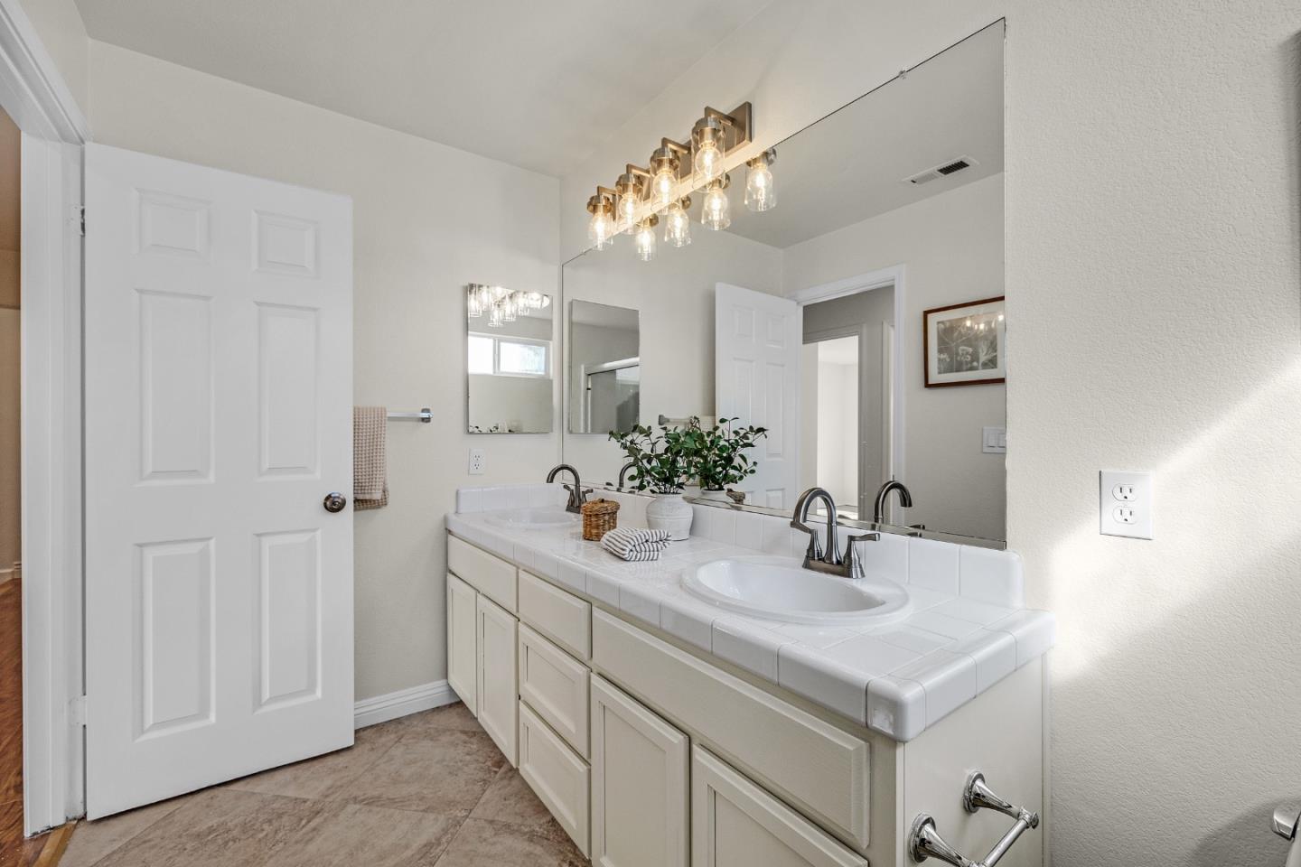 Detail Gallery Image 32 of 37 For 2194 Celeste Ct, San Jose,  CA 95133 - 4 Beds | 2/1 Baths