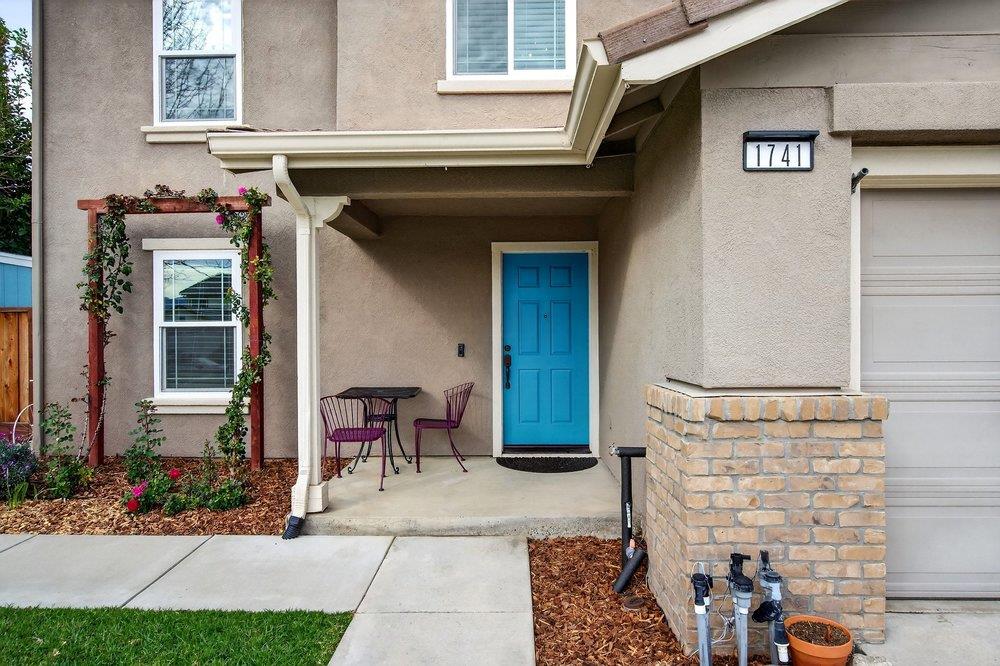 Detail Gallery Image 3 of 39 For 1741 Mimosa St, Hollister,  CA 95023 - 5 Beds | 2/1 Baths