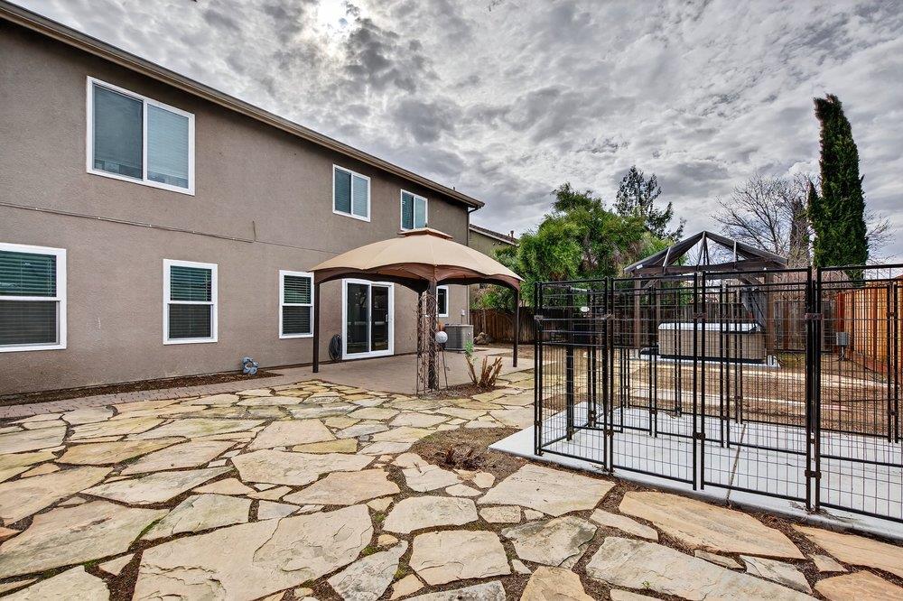 Detail Gallery Image 32 of 39 For 1741 Mimosa St, Hollister,  CA 95023 - 5 Beds | 2/1 Baths