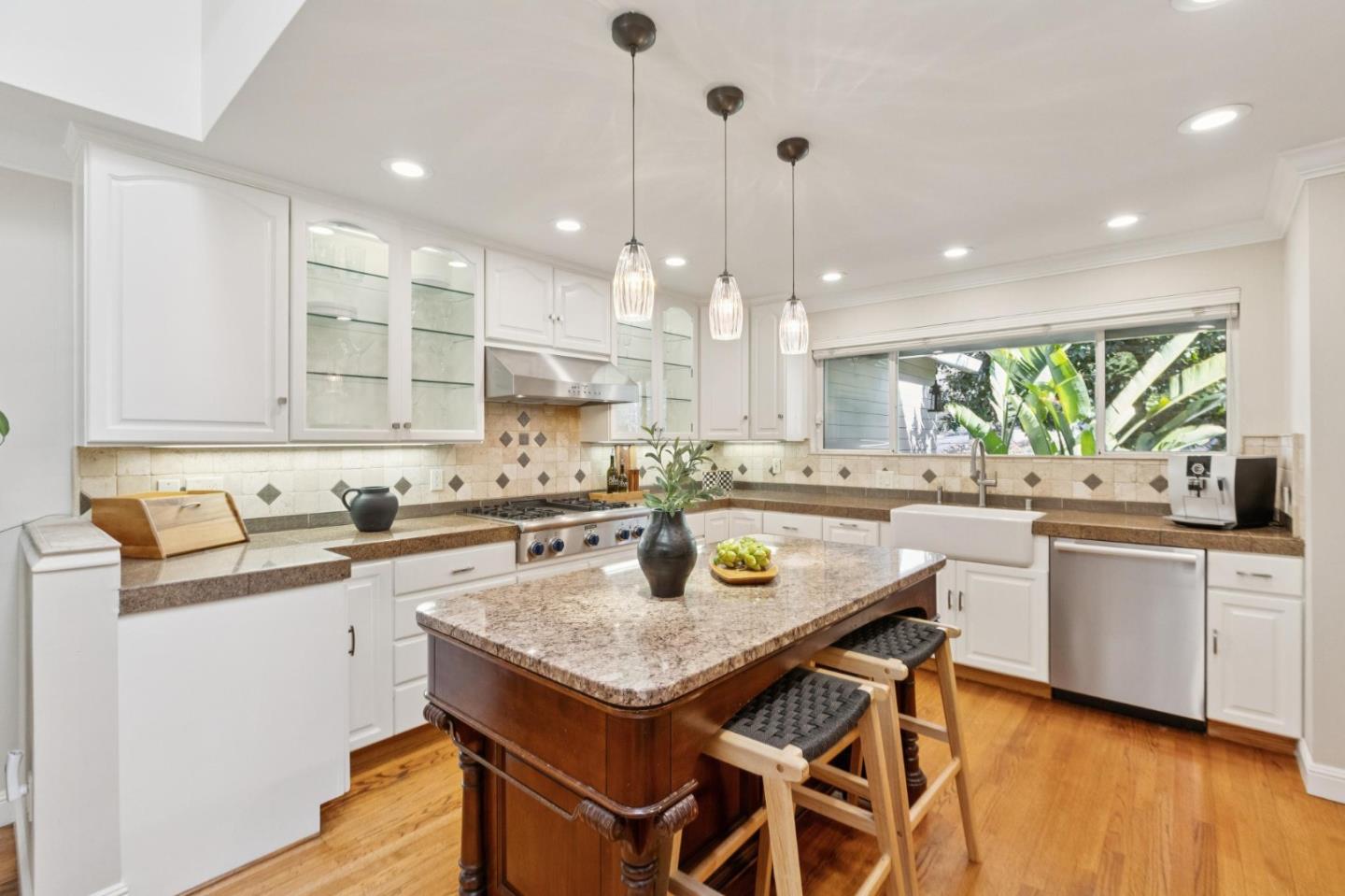 Detail Gallery Image 11 of 72 For 210 Vista Del Monte, Los Gatos,  CA 95030 - 4 Beds | 3/1 Baths