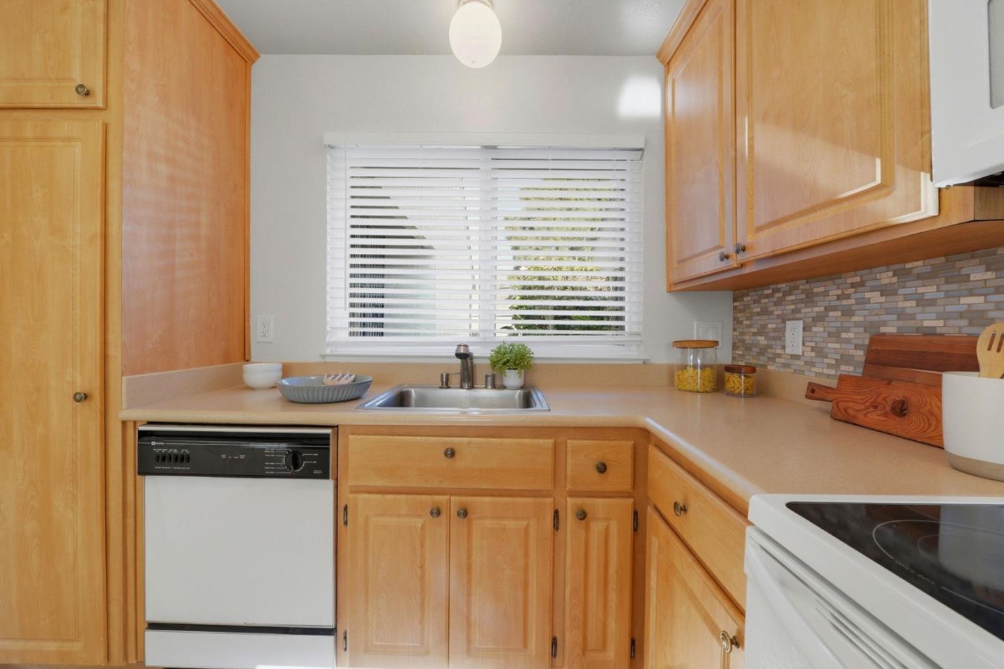 Detail Gallery Image 11 of 32 For 972 Diaz Ln, Foster City,  CA 94404 - 2 Beds | 2 Baths