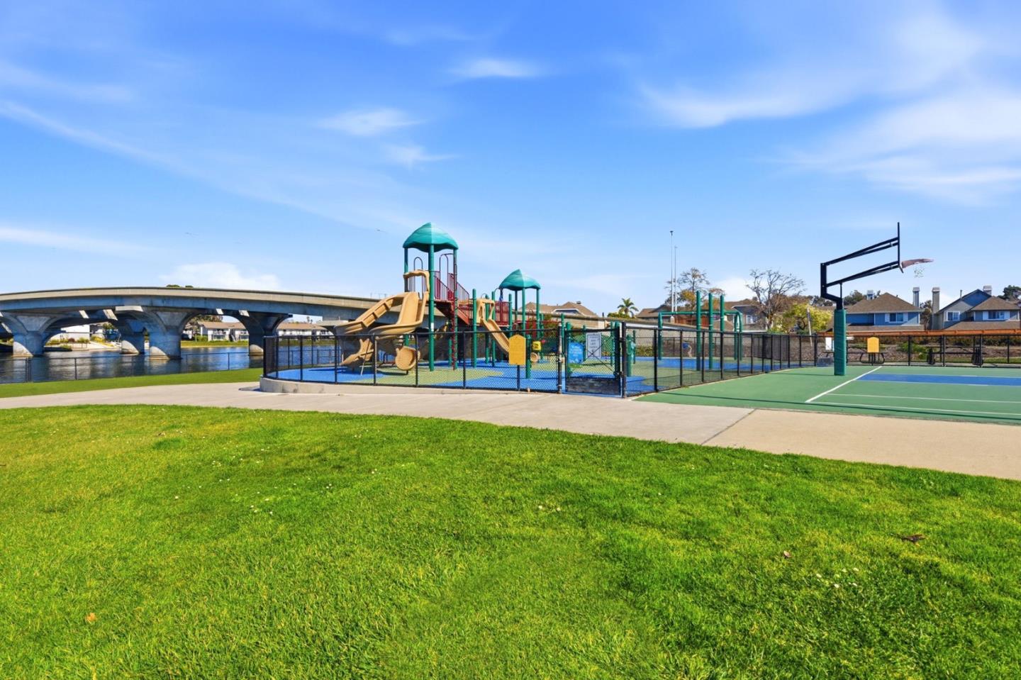 Detail Gallery Image 31 of 32 For 972 Diaz Ln, Foster City,  CA 94404 - 2 Beds | 2 Baths