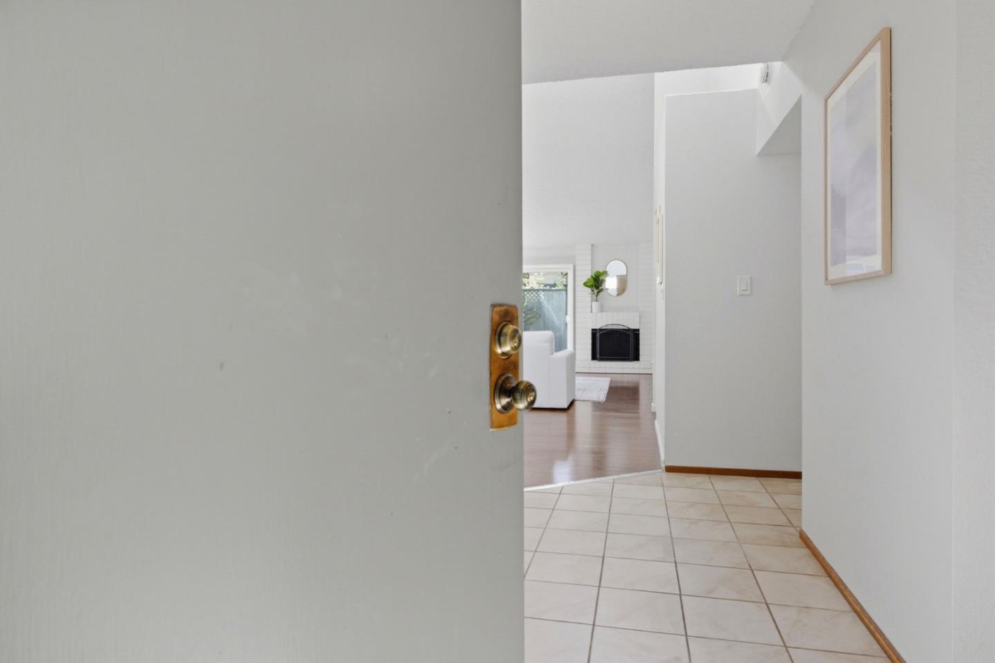 Detail Gallery Image 4 of 32 For 972 Diaz Ln, Foster City,  CA 94404 - 2 Beds | 2 Baths