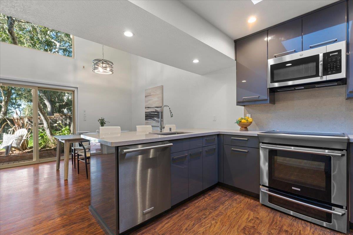 Detail Gallery Image 12 of 30 For 43 Montsalas Dr, Monterey,  CA 93940 - 2 Beds | 2 Baths