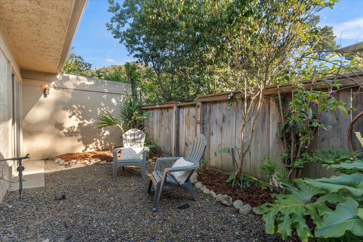 Detail Gallery Image 22 of 30 For 43 Montsalas Dr, Monterey,  CA 93940 - 2 Beds | 2 Baths