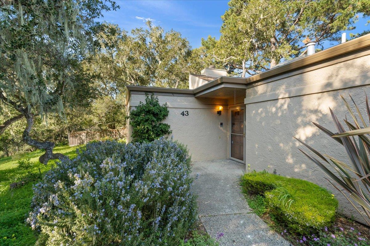 Detail Gallery Image 28 of 30 For 43 Montsalas Dr, Monterey,  CA 93940 - 2 Beds | 2 Baths