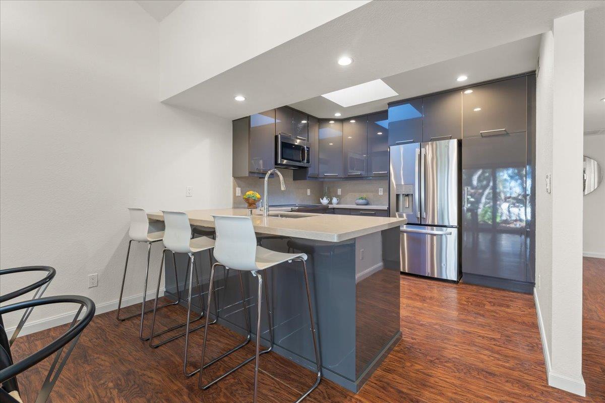 Detail Gallery Image 8 of 30 For 43 Montsalas Dr, Monterey,  CA 93940 - 2 Beds | 2 Baths