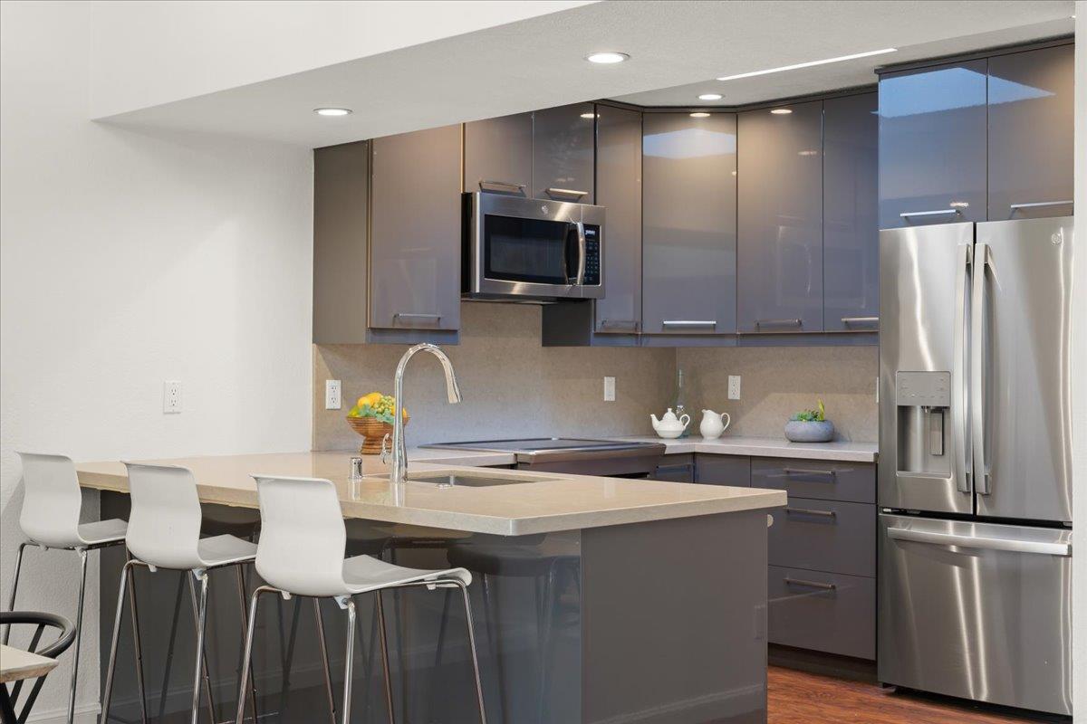 Detail Gallery Image 9 of 30 For 43 Montsalas Dr, Monterey,  CA 93940 - 2 Beds | 2 Baths