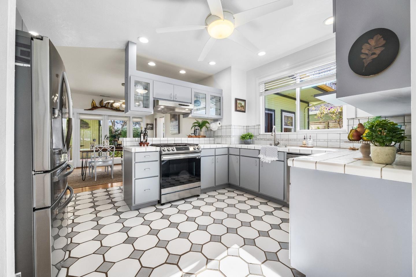 Detail Gallery Image 10 of 50 For 222 Seaview Ave, Santa Cruz,  CA 95062 - 3 Beds | 2 Baths