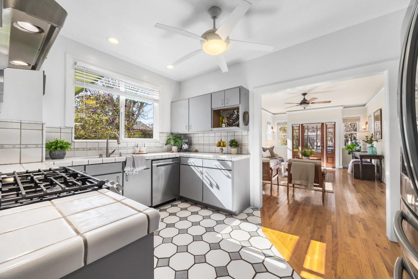 Detail Gallery Image 9 of 50 For 222 Seaview Ave, Santa Cruz,  CA 95062 - 3 Beds | 2 Baths