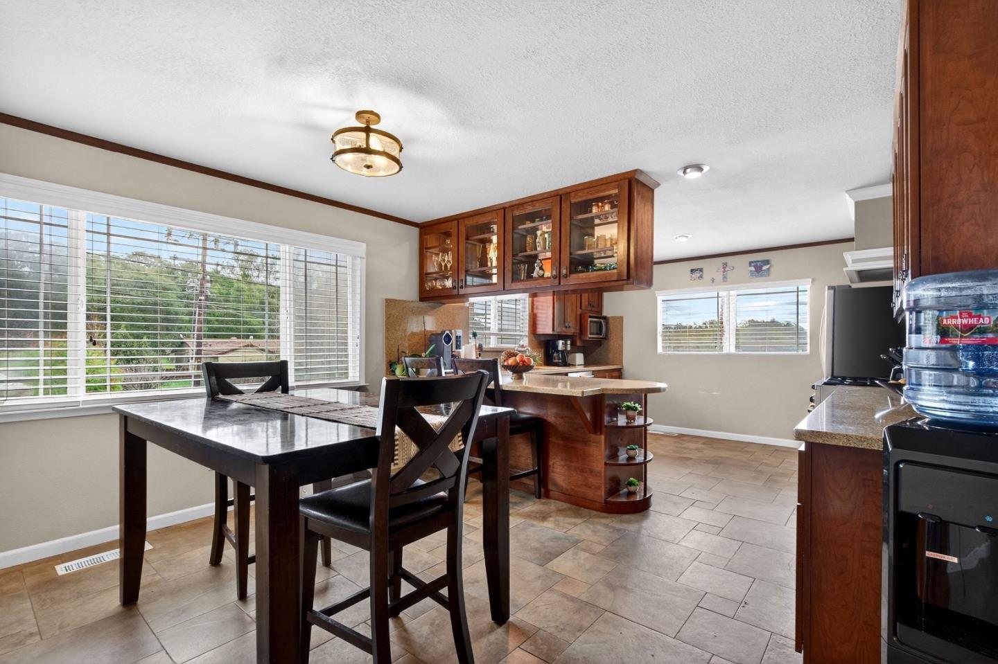 Detail Gallery Image 10 of 28 For 6870 Lakeview Dr, Salinas,  CA 93907 - 3 Beds | 2 Baths