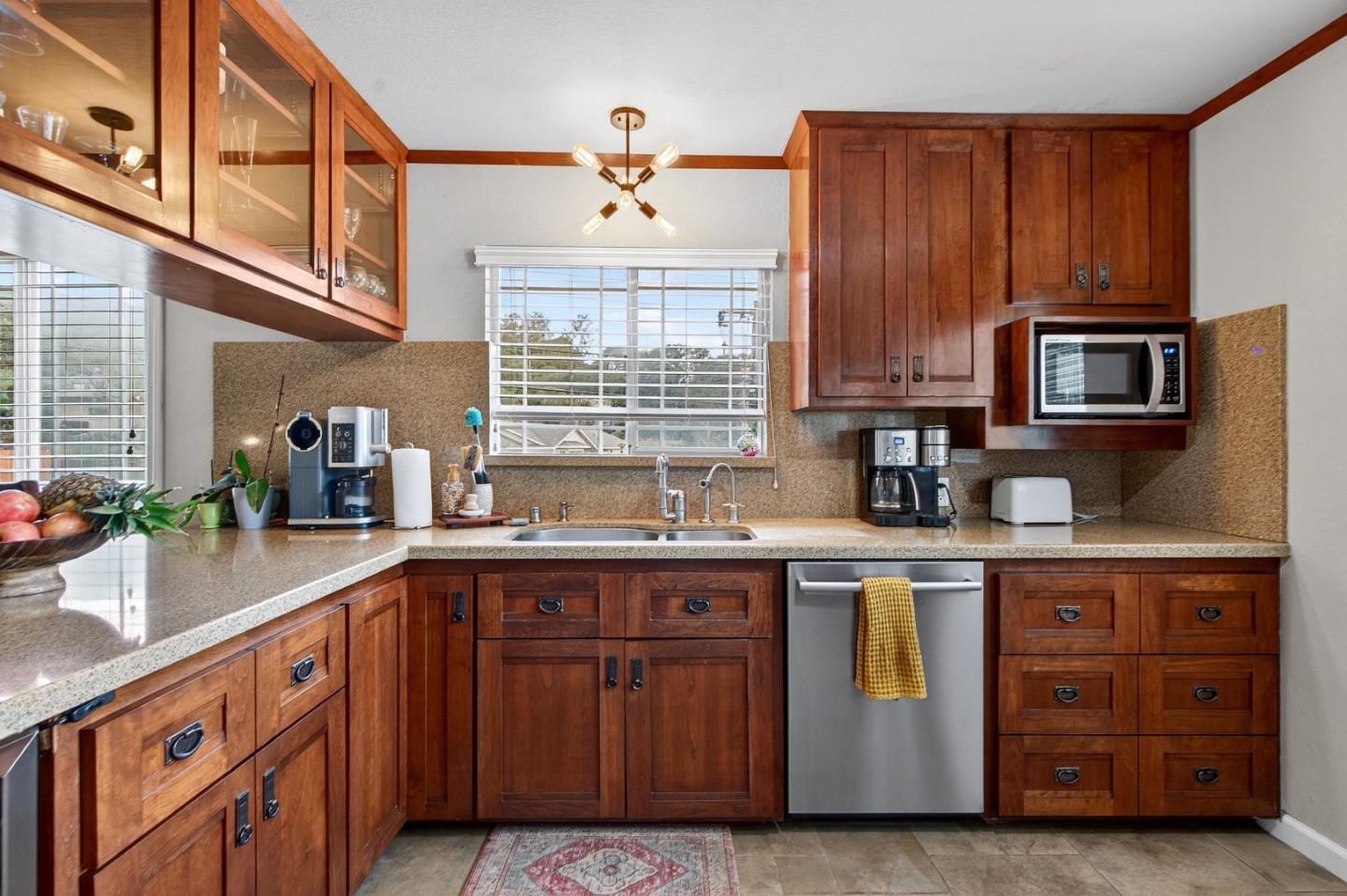 Detail Gallery Image 13 of 28 For 6870 Lakeview Dr, Salinas,  CA 93907 - 3 Beds | 2 Baths