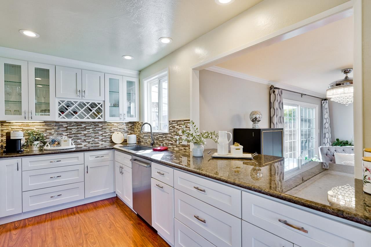 Detail Gallery Image 15 of 55 For 22054 Hibiscus Dr, Cupertino,  CA 95014 - 4 Beds | 2 Baths