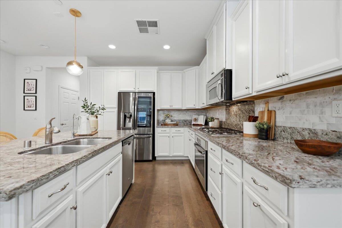 Detail Gallery Image 11 of 64 For 381 Charles Morris Ter, Sunnyvale,  CA 94085 - 4 Beds | 3 Baths