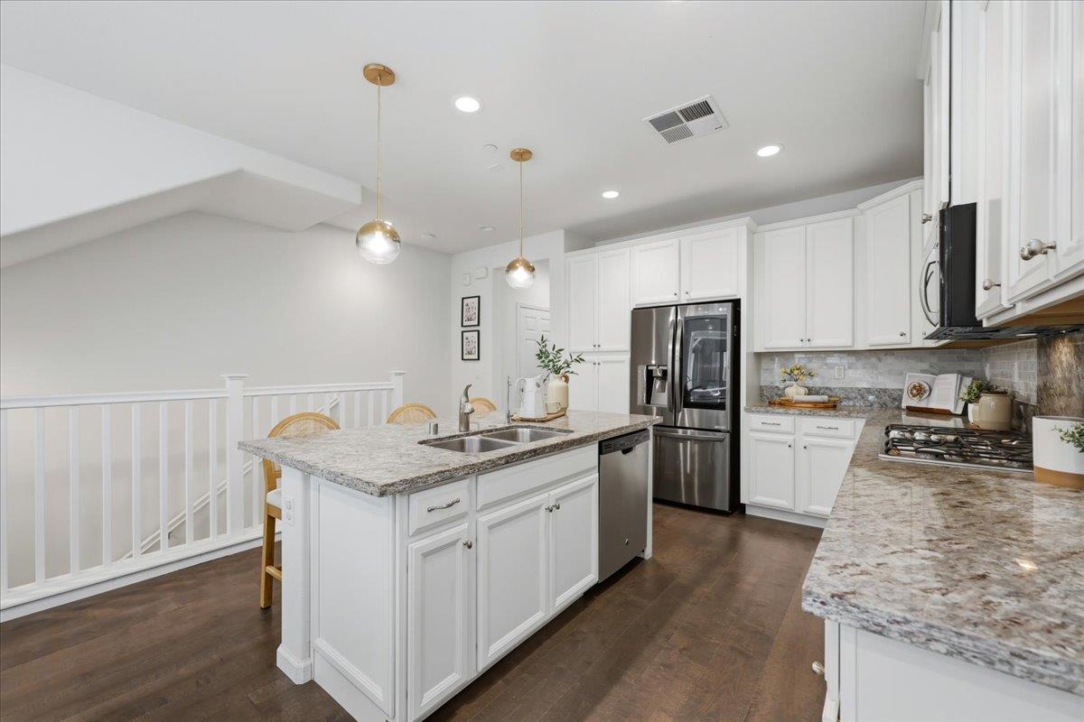 Detail Gallery Image 12 of 64 For 381 Charles Morris Ter, Sunnyvale,  CA 94085 - 4 Beds | 3 Baths