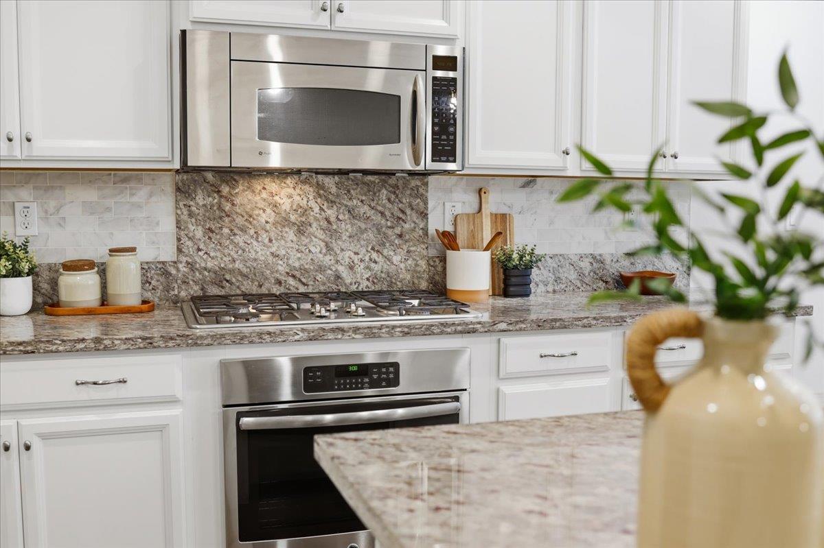 Detail Gallery Image 5 of 64 For 381 Charles Morris Ter, Sunnyvale,  CA 94085 - 4 Beds | 3 Baths