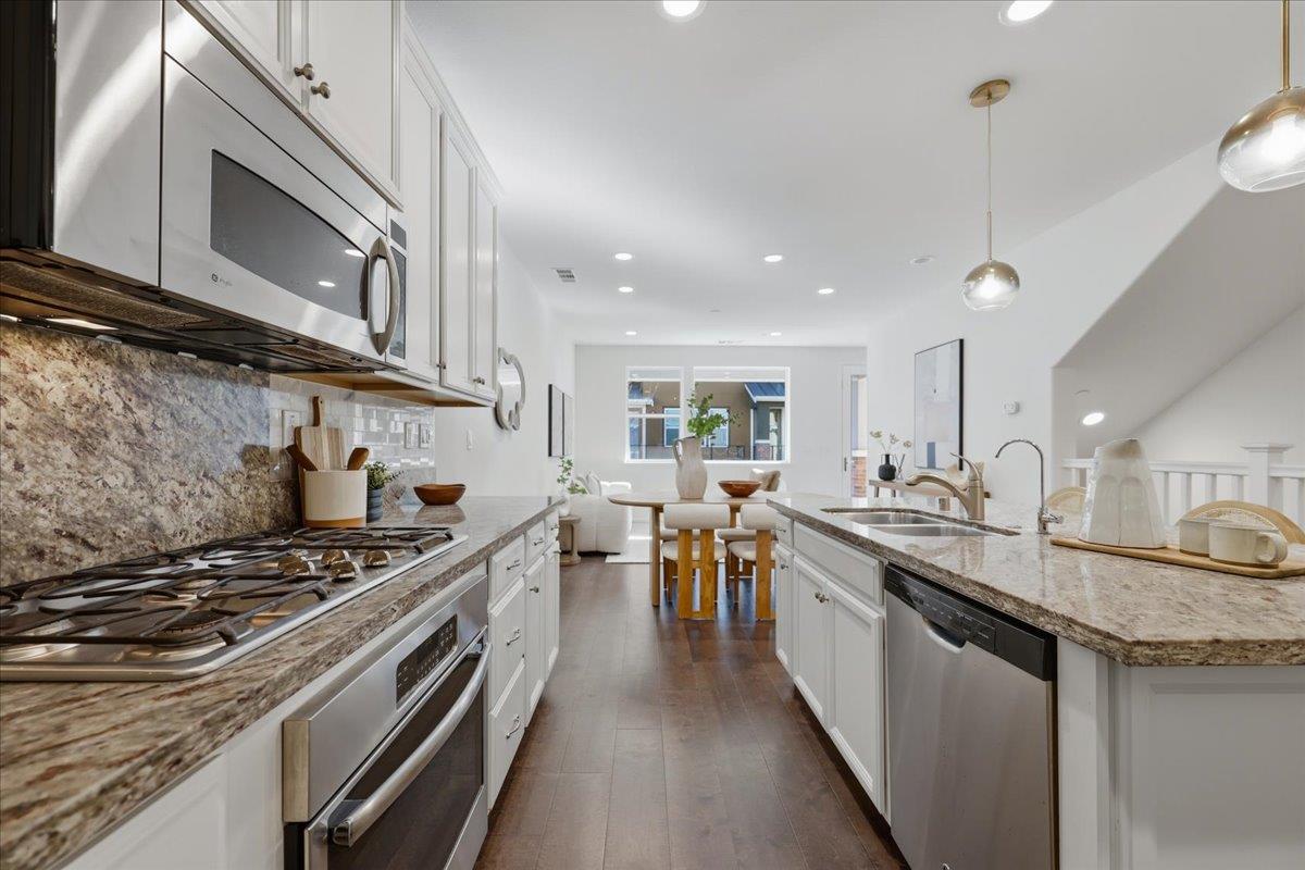 Detail Gallery Image 6 of 64 For 381 Charles Morris Ter, Sunnyvale,  CA 94085 - 4 Beds | 3 Baths