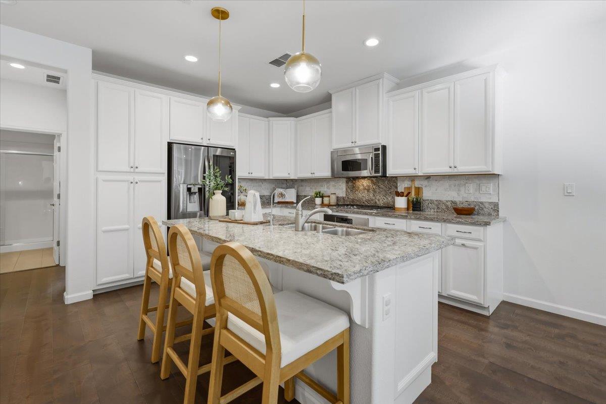 Detail Gallery Image 8 of 64 For 381 Charles Morris Ter, Sunnyvale,  CA 94085 - 4 Beds | 3 Baths