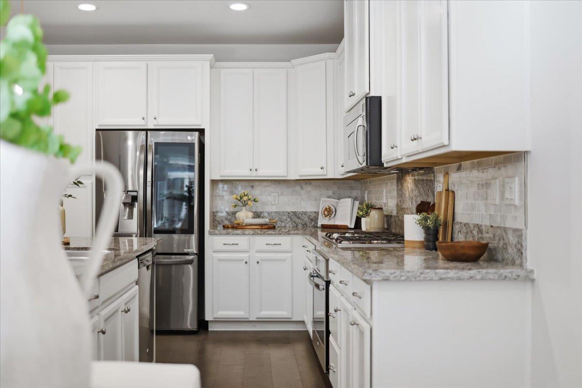 Detail Gallery Image 9 of 64 For 381 Charles Morris Ter, Sunnyvale,  CA 94085 - 4 Beds | 3 Baths