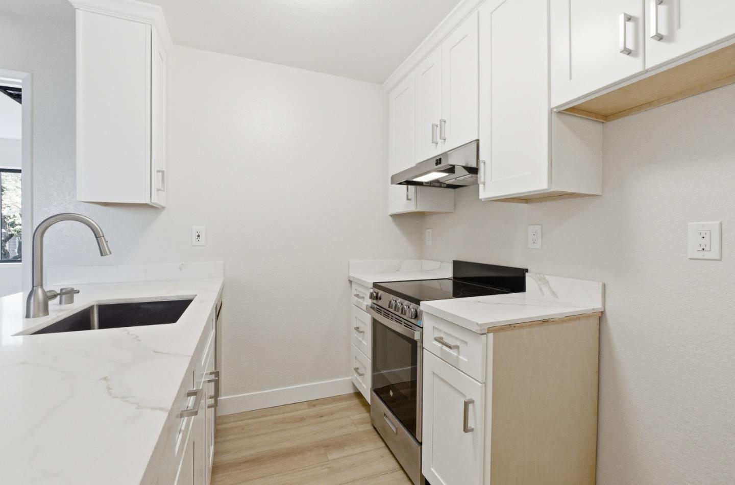 Detail Gallery Image 11 of 27 For 306 Stonegate Cir #306,  San Jose,  CA 95110 - 1 Beds | 1 Baths