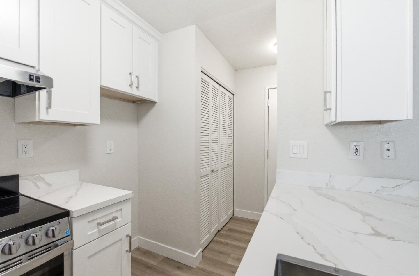 Detail Gallery Image 12 of 27 For 306 Stonegate Cir #306,  San Jose,  CA 95110 - 1 Beds | 1 Baths
