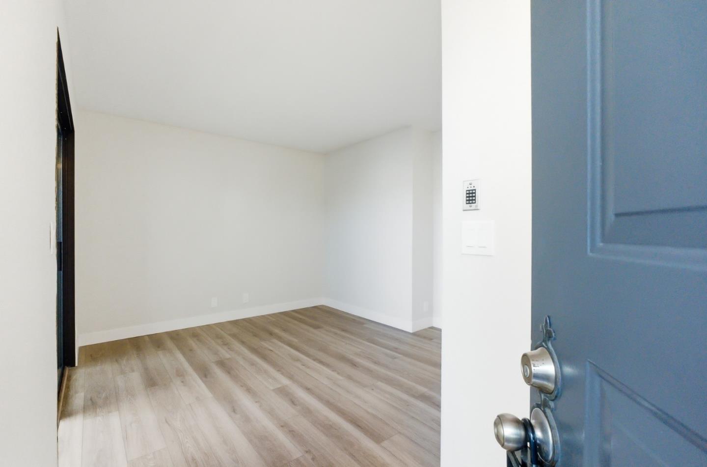 Detail Gallery Image 5 of 27 For 306 Stonegate Cir #306,  San Jose,  CA 95110 - 1 Beds | 1 Baths