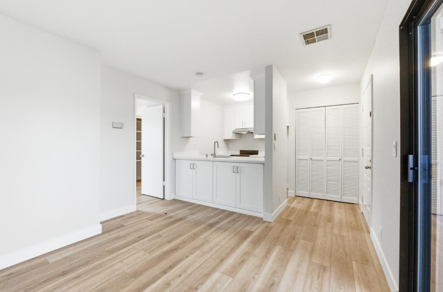 Detail Gallery Image 6 of 27 For 306 Stonegate Cir #306,  San Jose,  CA 95110 - 1 Beds | 1 Baths