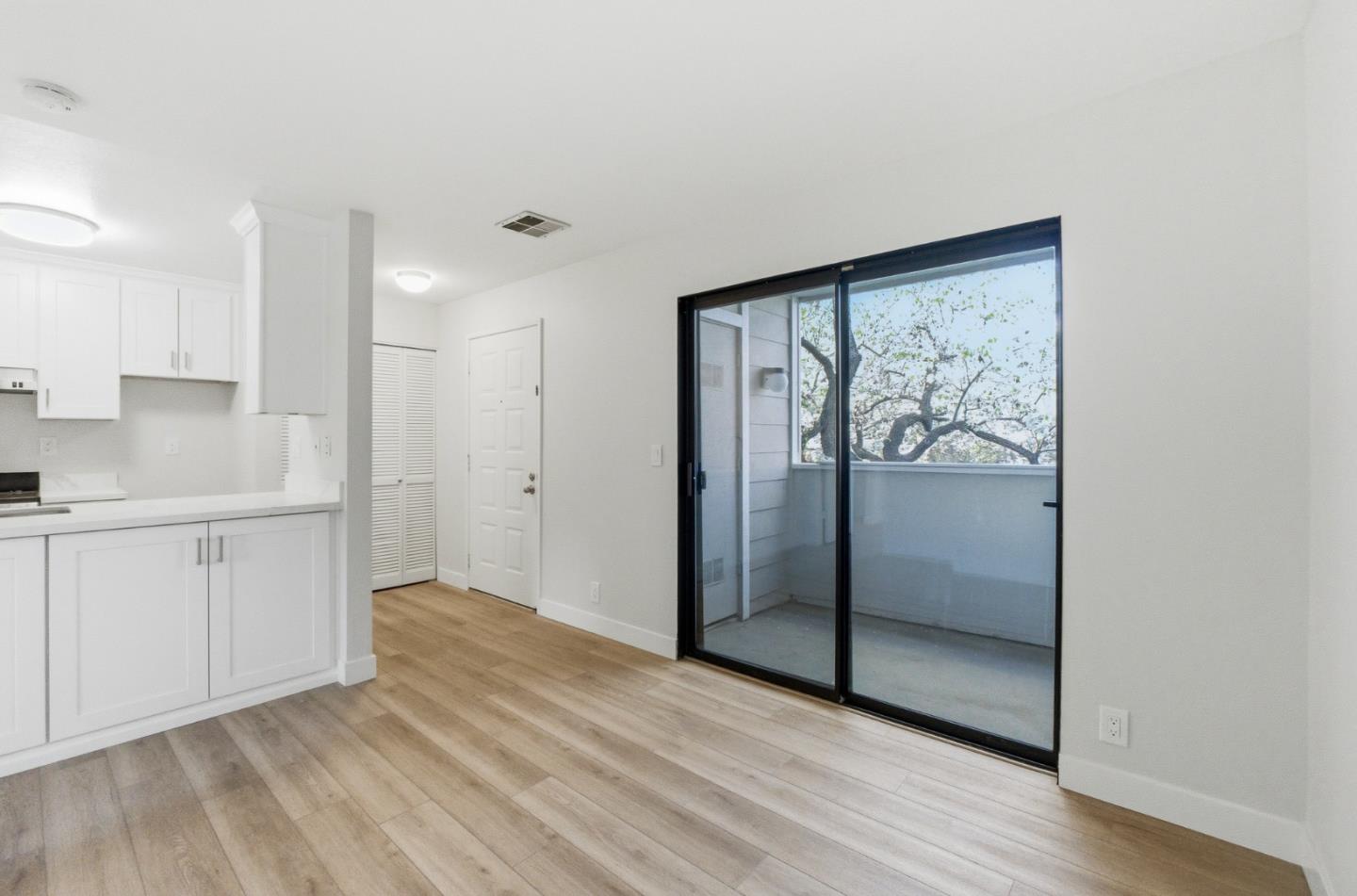 Detail Gallery Image 9 of 27 For 306 Stonegate Cir #306,  San Jose,  CA 95110 - 1 Beds | 1 Baths