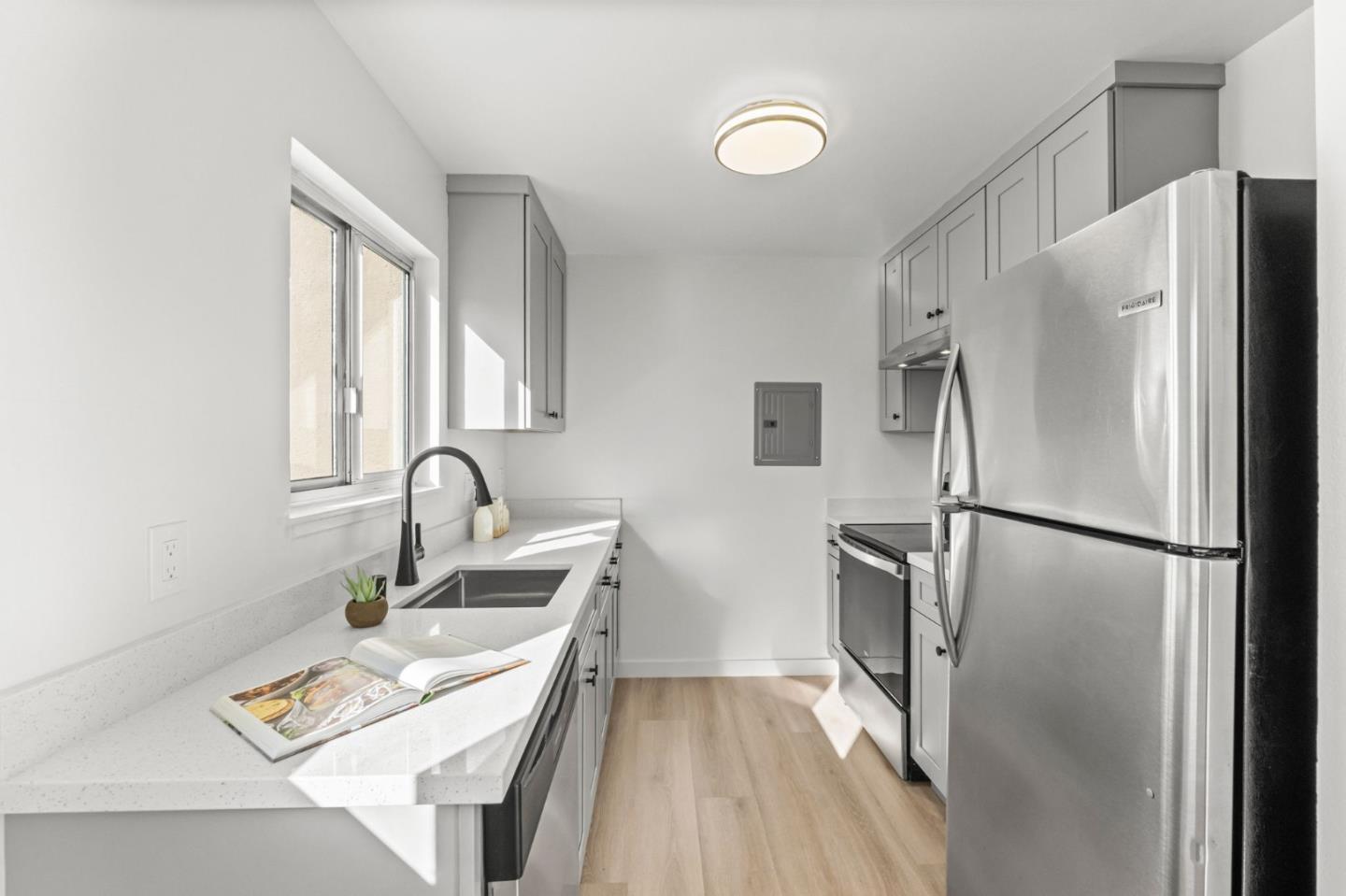 Detail Gallery Image 35 of 66 For 1064 15th Ave, Redwood City,  CA 94063 - 5 Beds | 2 Baths