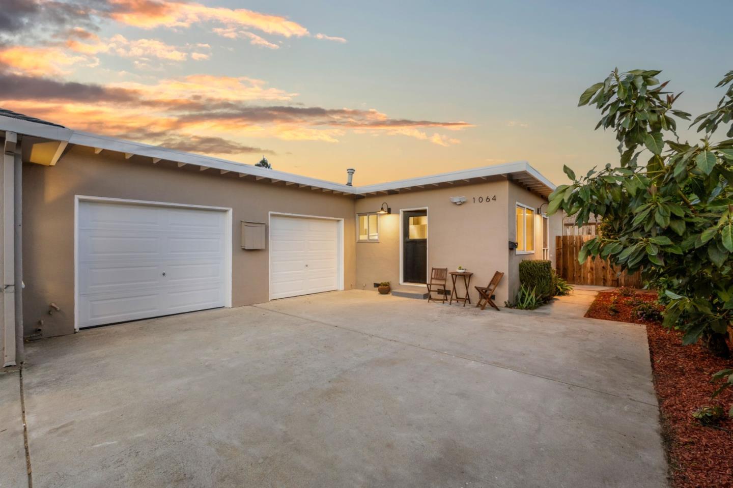 Detail Gallery Image 4 of 66 For 1064 15th Ave, Redwood City,  CA 94063 - 5 Beds | 2 Baths