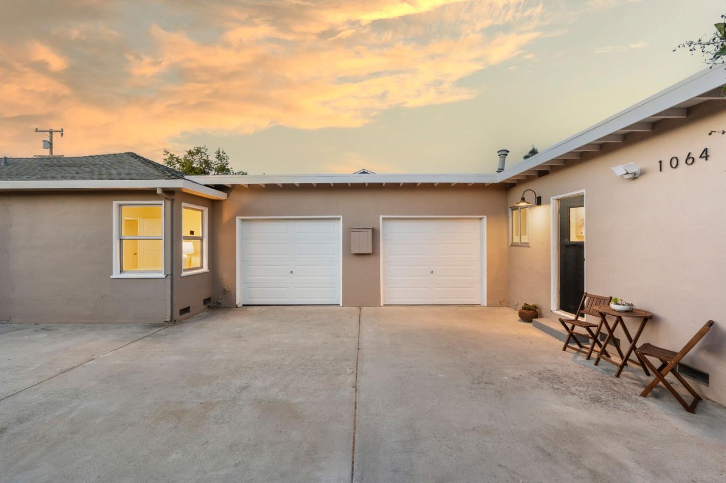 Detail Gallery Image 5 of 66 For 1064 15th Ave, Redwood City,  CA 94063 - 5 Beds | 2 Baths