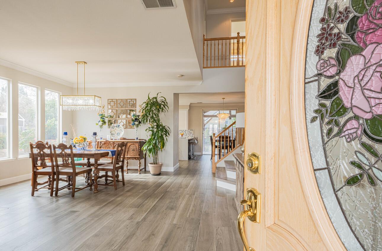 Detail Gallery Image 4 of 52 For 2101 Primrose Ct, Hollister,  CA 95023 - 5 Beds | 3 Baths