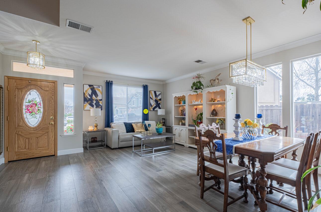 Detail Gallery Image 5 of 52 For 2101 Primrose Ct, Hollister,  CA 95023 - 5 Beds | 3 Baths