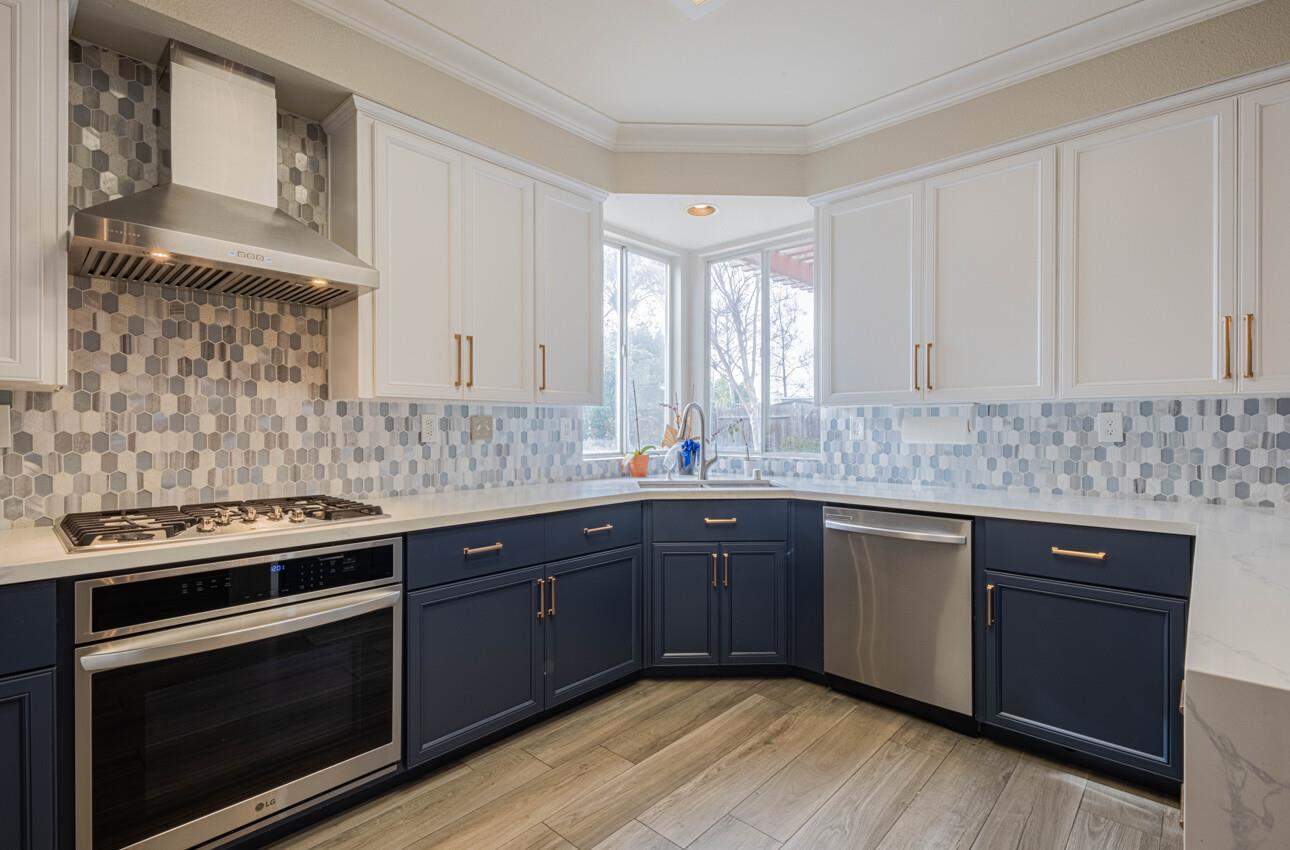 Detail Gallery Image 9 of 52 For 2101 Primrose Ct, Hollister,  CA 95023 - 5 Beds | 3 Baths