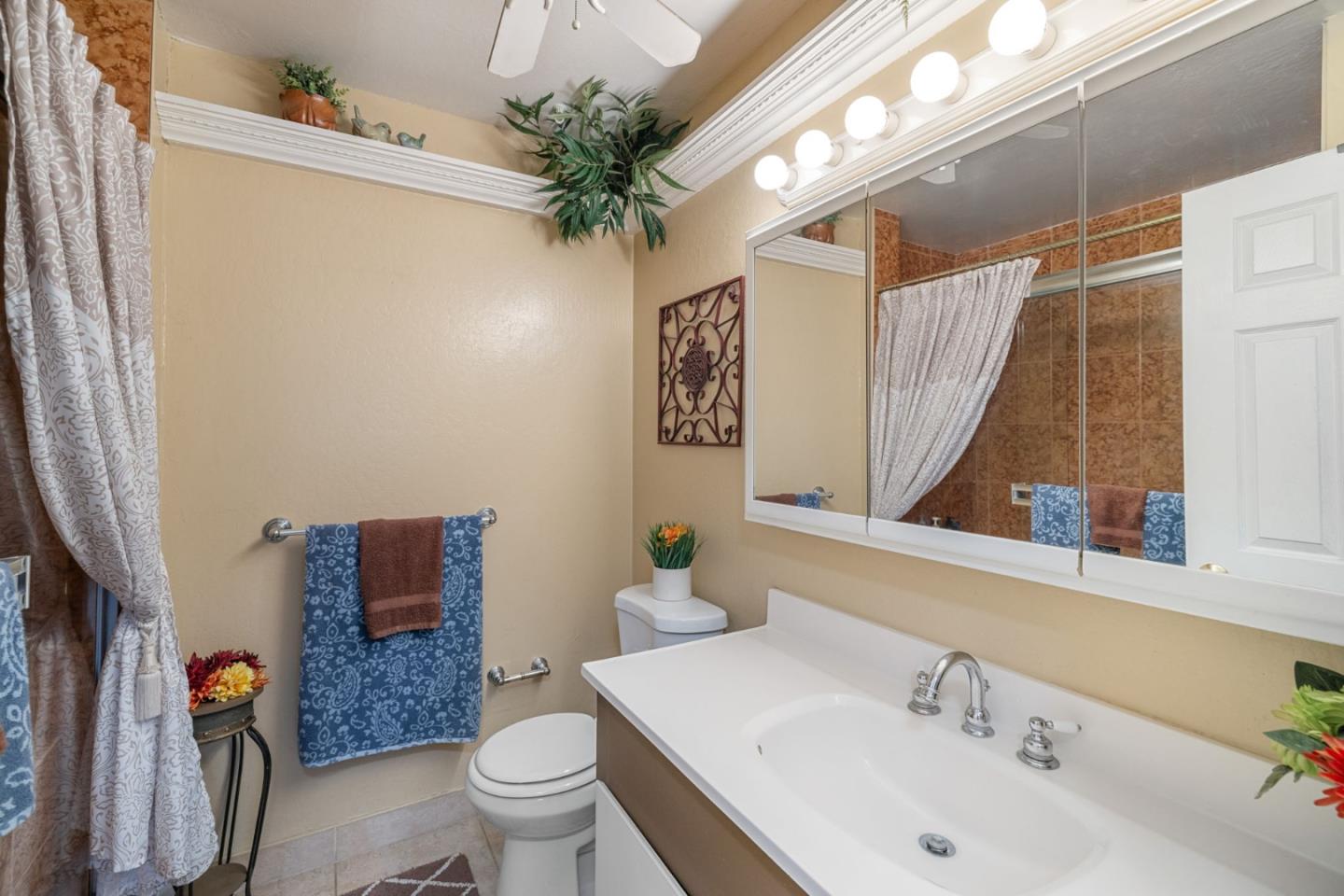Detail Gallery Image 28 of 55 For 832 Raeburn Ct, San Jose,  CA 95136 - 2 Beds | 2 Baths